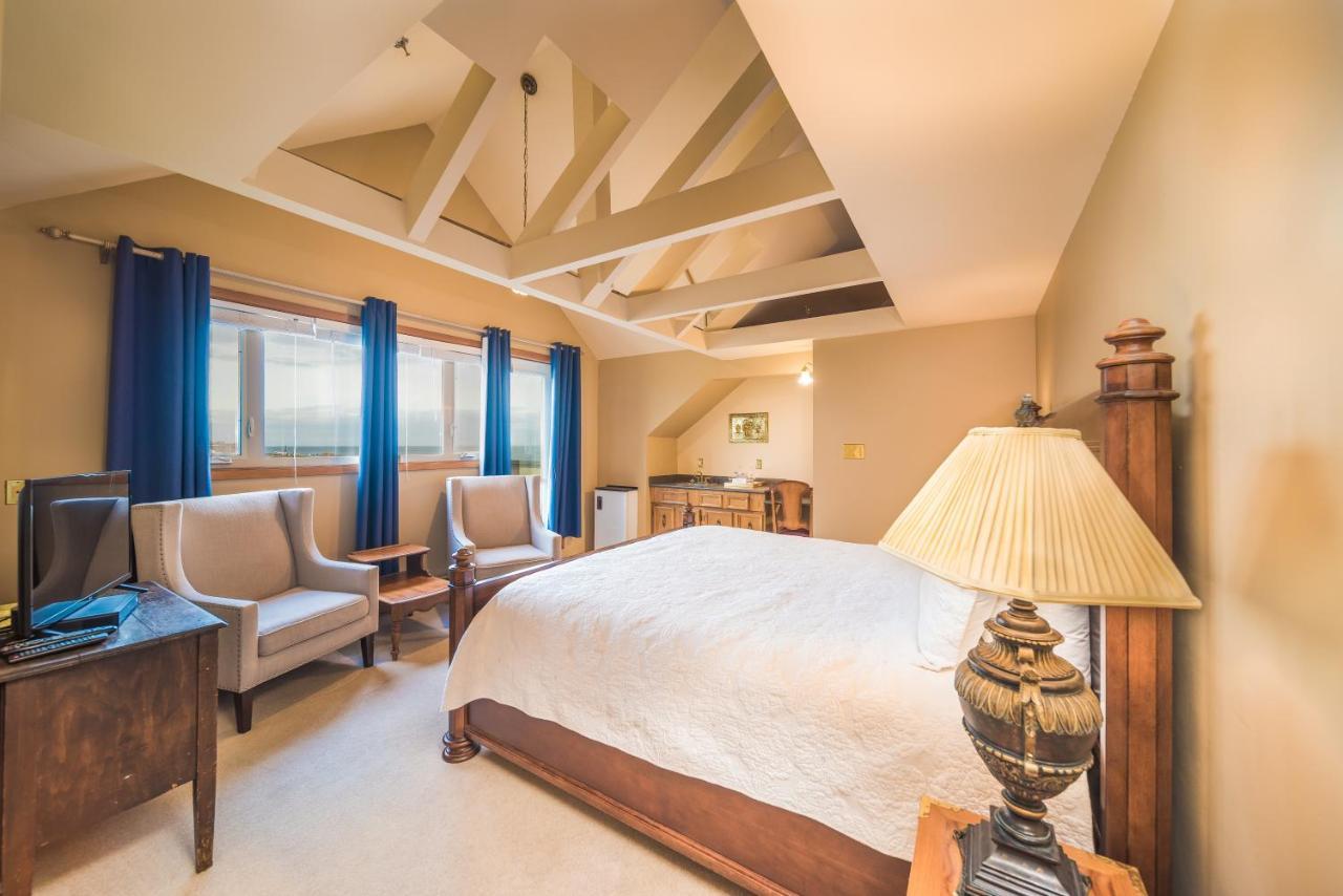 Dashwood Manor Seaside Bed & Breakfast Victoria Bagian luar foto