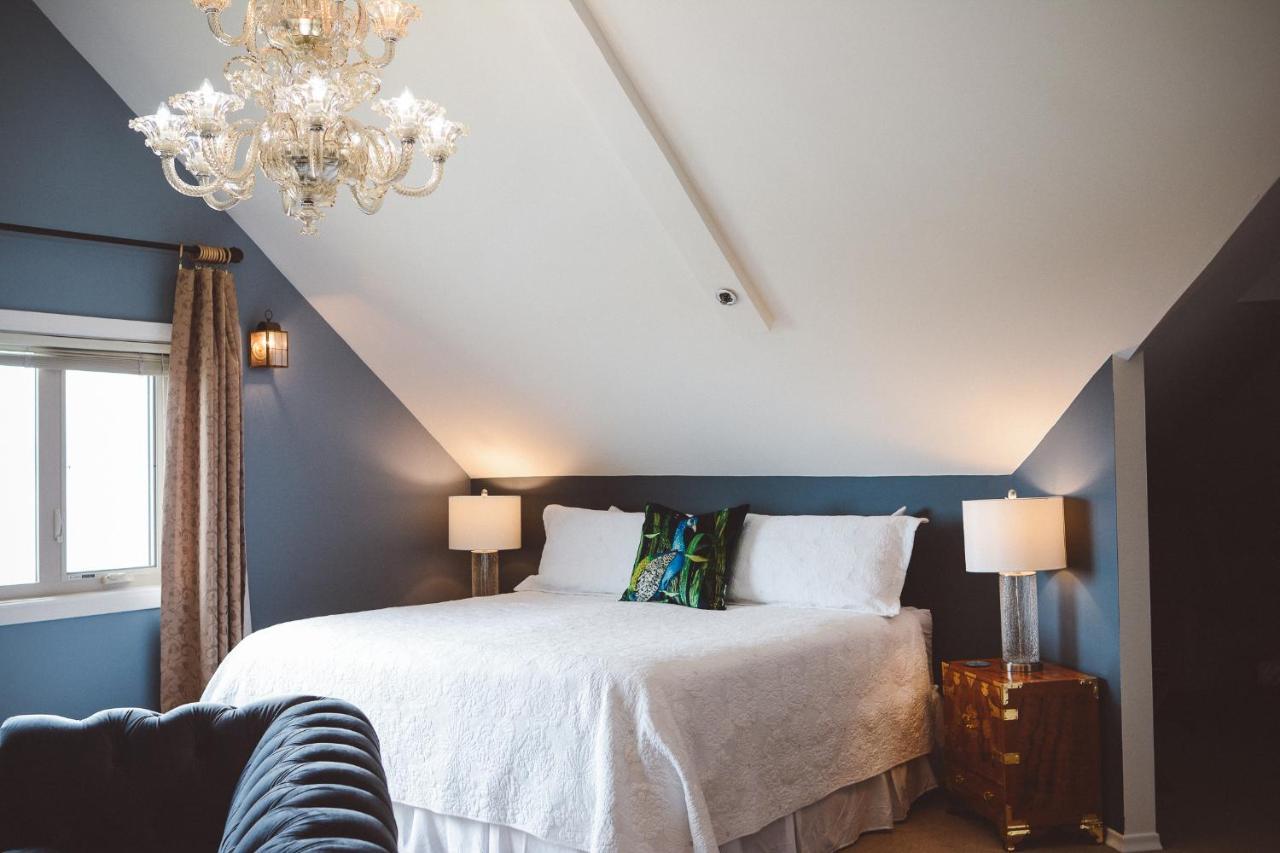 Dashwood Manor Seaside Bed & Breakfast Victoria Bagian luar foto