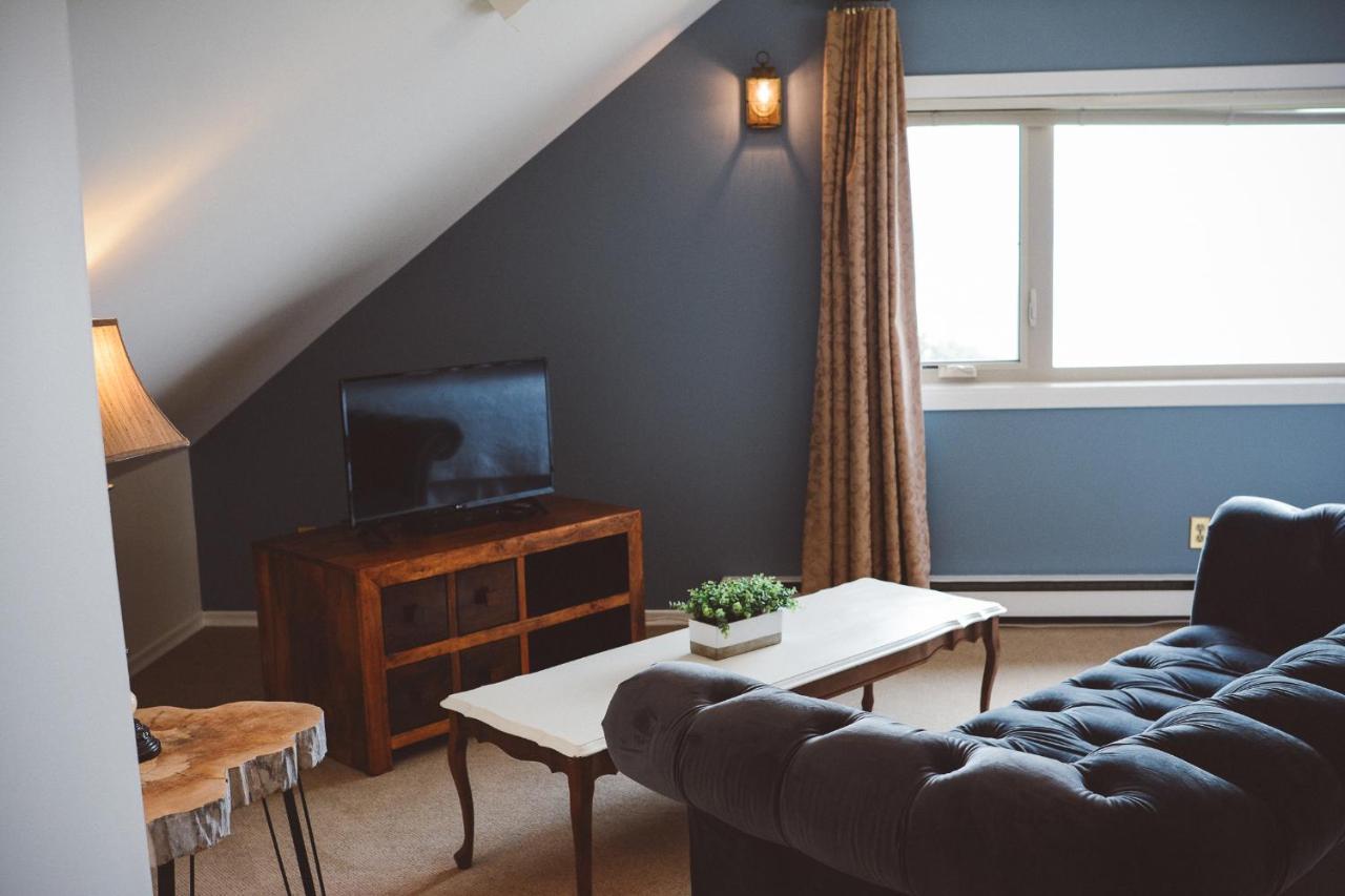 Dashwood Manor Seaside Bed & Breakfast Victoria Bagian luar foto