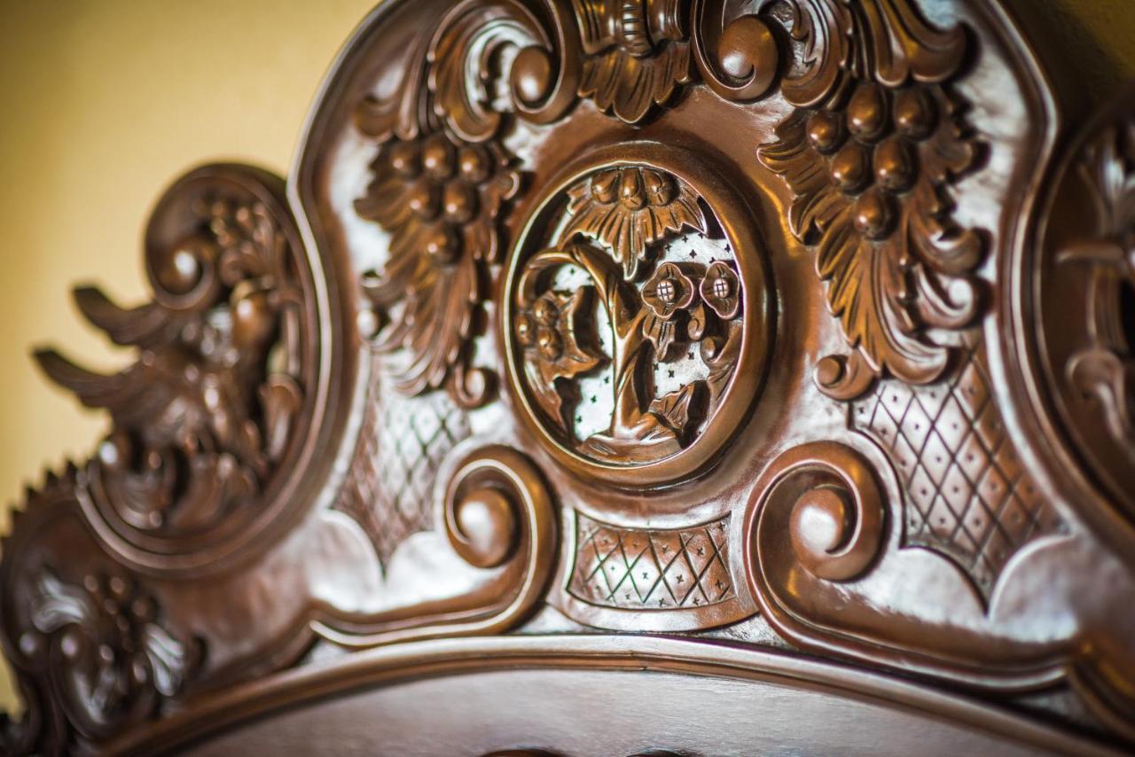 Dashwood Manor Seaside Bed & Breakfast Victoria Bagian luar foto