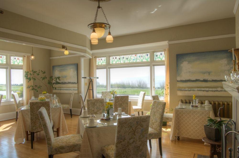Dashwood Manor Seaside Bed & Breakfast Victoria Bagian luar foto
