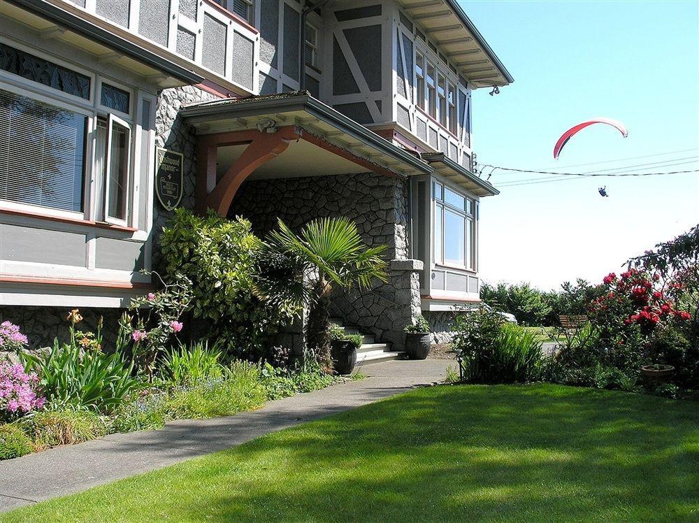 Dashwood Manor Seaside Bed & Breakfast Victoria Bagian luar foto