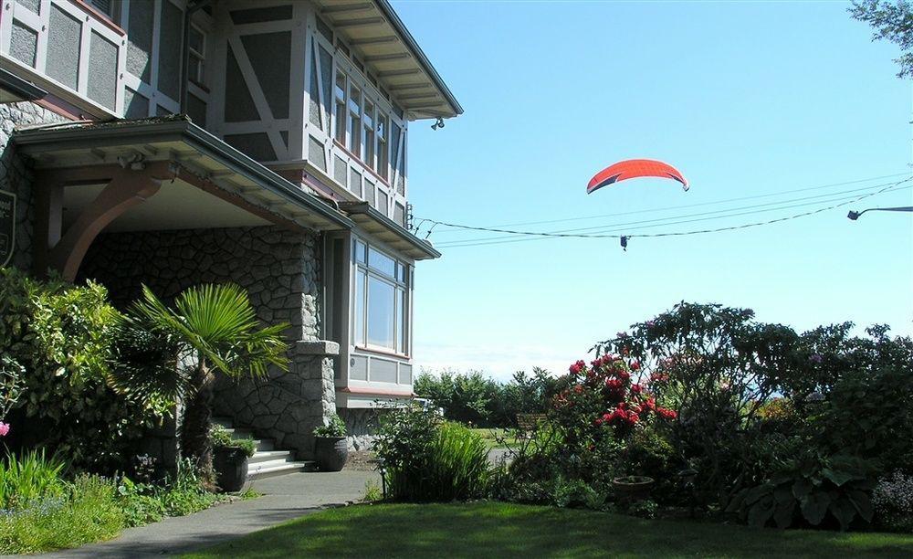 Dashwood Manor Seaside Bed & Breakfast Victoria Bagian luar foto