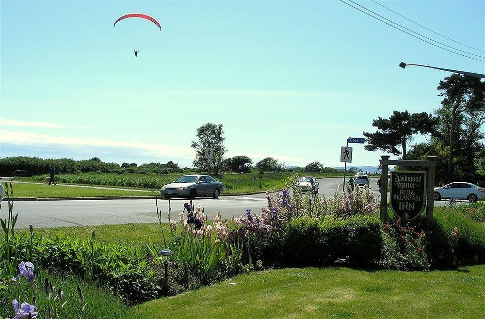 Dashwood Manor Seaside Bed & Breakfast Victoria Bagian luar foto
