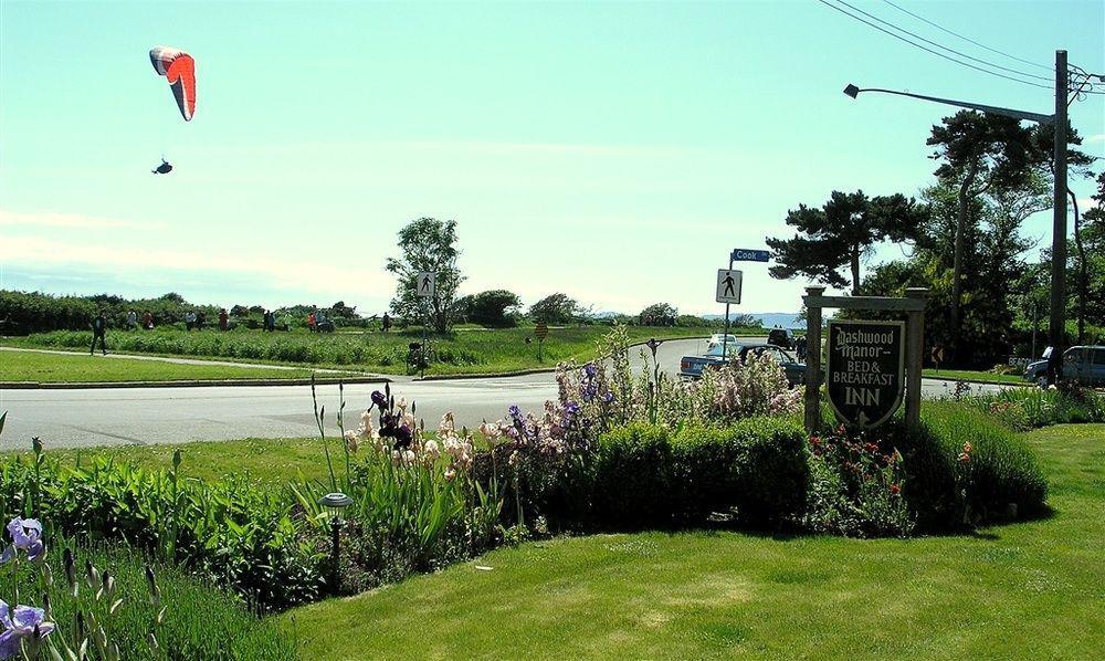 Dashwood Manor Seaside Bed & Breakfast Victoria Bagian luar foto