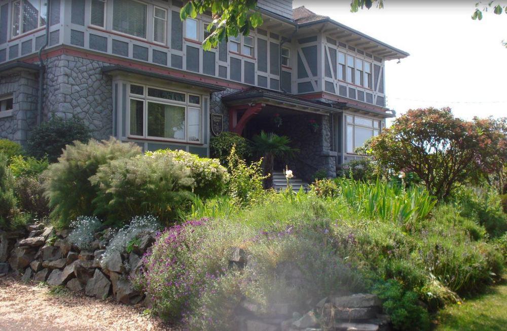 Dashwood Manor Seaside Bed & Breakfast Victoria Bagian luar foto