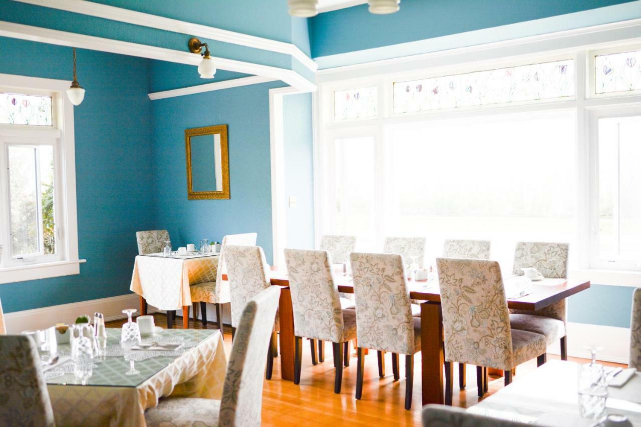Dashwood Manor Seaside Bed & Breakfast Victoria Bagian luar foto