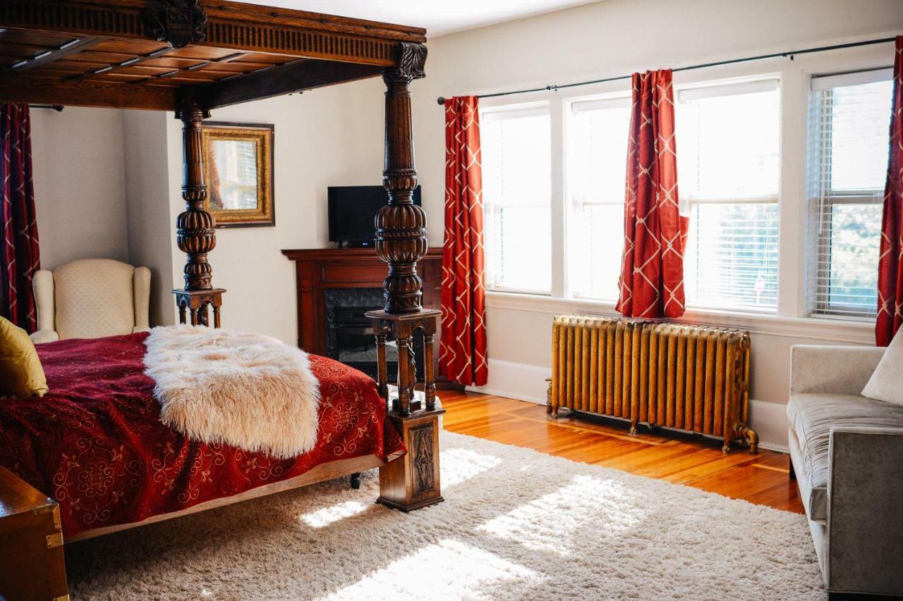 Dashwood Manor Seaside Bed & Breakfast Victoria Bagian luar foto