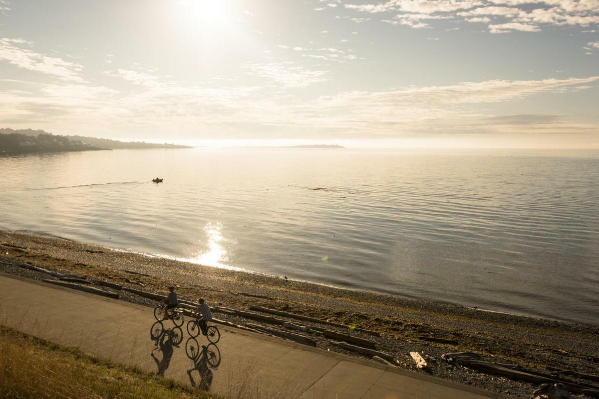 Dashwood Manor Seaside Bed & Breakfast Victoria Bagian luar foto