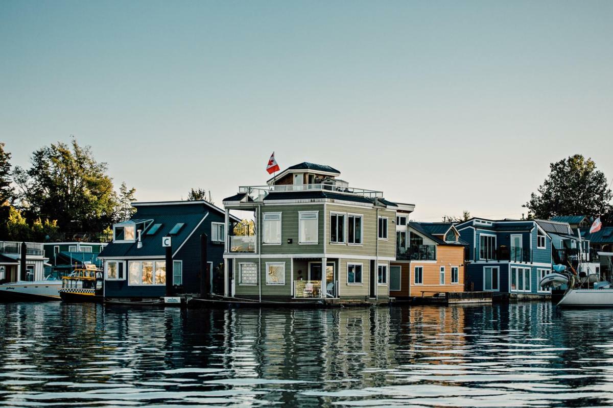 Dashwood Manor Seaside Bed & Breakfast Victoria Bagian luar foto